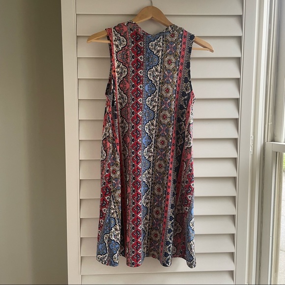 Pink rose soft and stretchy patterned sleeveless dress - Picture 4 of 5